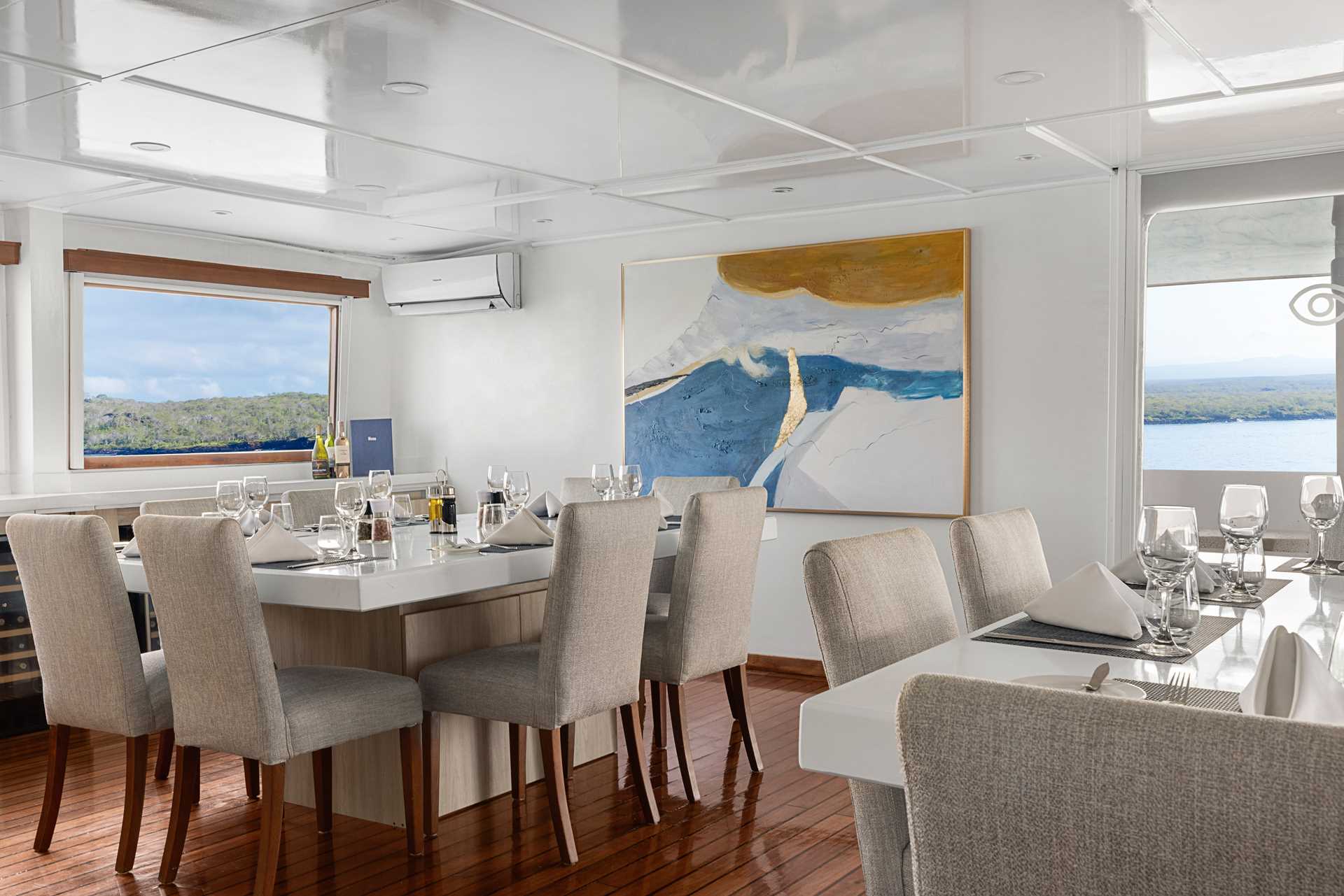 Large RGB-LEX-Ship NG Delphina Interior - Dining Room - DS7155.jpg