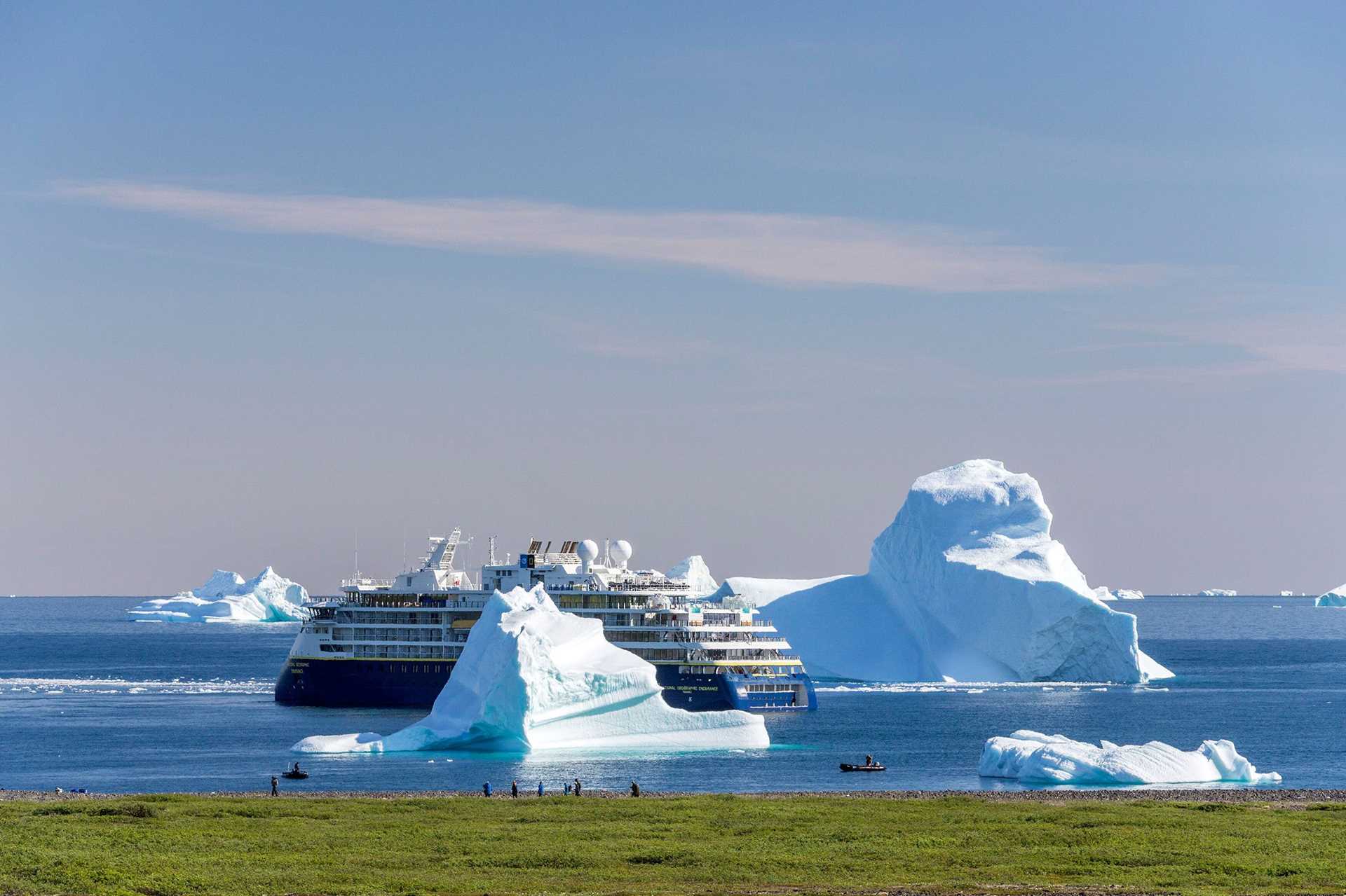 icebergs and ship