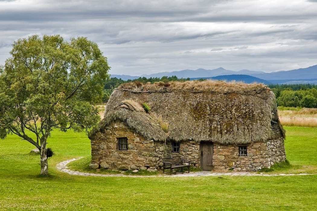 Traditional House at Culloden Battlefield.jpg